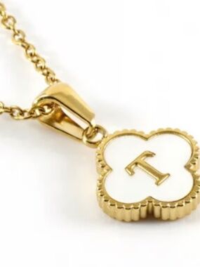 Reversible Pendant - Initial Letter  Q  Clover Necklace